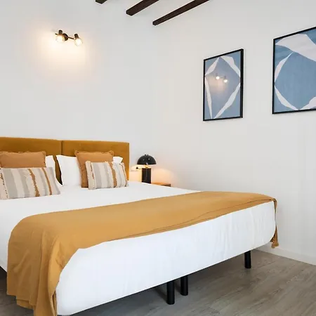 Correduria Apartment